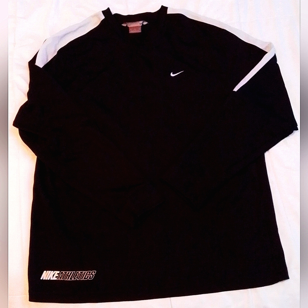 Men's XL Nike Athletics Long Sleeve Jersey Like Shirt in Black & White.